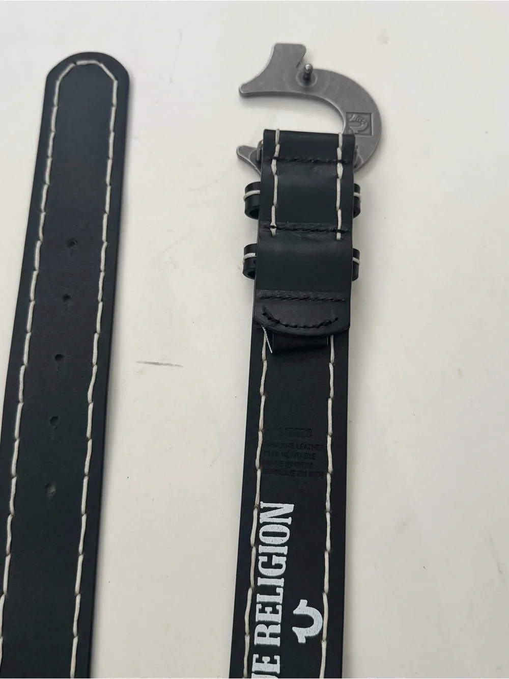 True Religion Black Leather Belt Size 28 Big T White Stitch Horseshoe Buckle